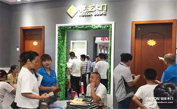 鎧亞木門|??2018感恩有您，2019繼續(xù)前行！