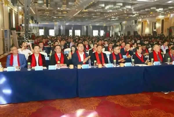 美之選門窗獲頒“廣東省門業(yè)協(xié)會(huì)2018年度卓越單位”殊榮!