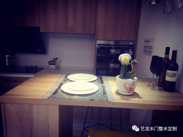 藝龍木門(mén)整木定制用吧臺(tái)設(shè)計(jì)為您打造精致的小資生活