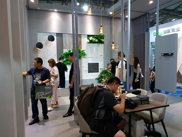 拜勒尼亮相中國國際上海家具展覽會，以板材演繹空間美學，讓美發聲！