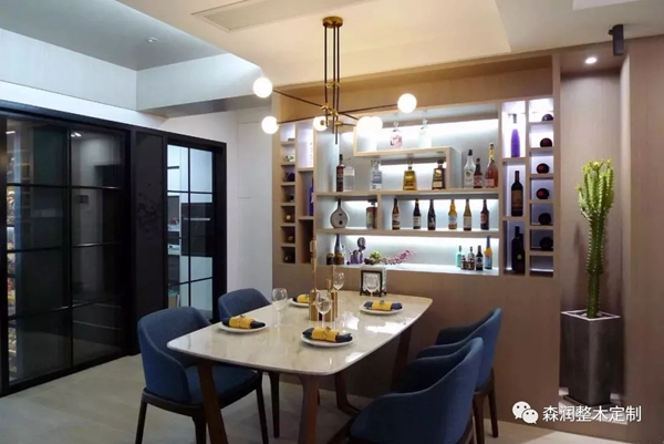 森潤整木定制與您分享餐邊柜里嵌入酒柜的設計