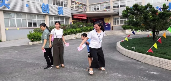 迪邦涂料舉辦2019迎中秋游園活動并雙節(jié)放假通知