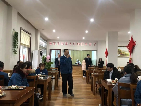 兔寶寶木門為一線員工們提前舉辦年夜飯活動(dòng)