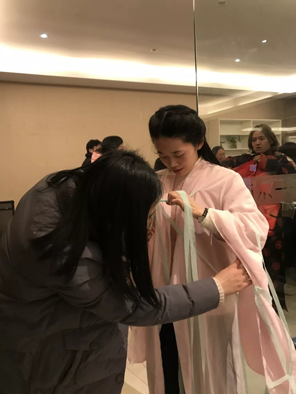 今天帶大家了解一下一一木門年會背后的故事