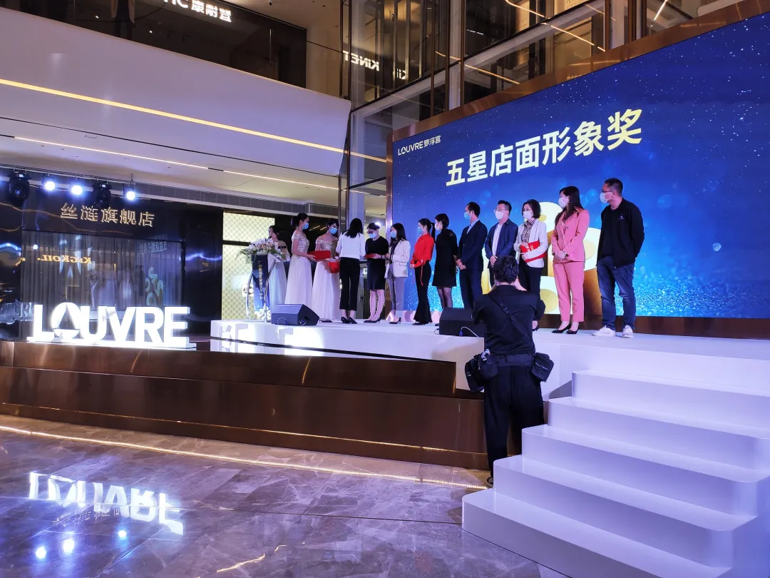 拾木集全屋高端定制：新一代的門店形象 樹立差異化的品牌優(yōu)勢
