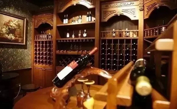 酒柜難以選擇？和府整木定制告訴你關于酒柜的那些事！