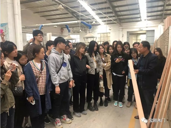 寶剛整木定制迎來青島理工大學的學生參觀