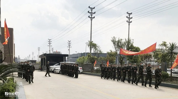 佳誠鈺景木門：開展春季軍訓(xùn)活動 以飽滿的精神狀態(tài)開啟2020新篇章