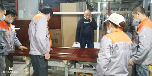 鼎薩木業(yè)生產(chǎn)經(jīng)營全面恢復(fù)，滿懷豪情重啟品牌提升之路