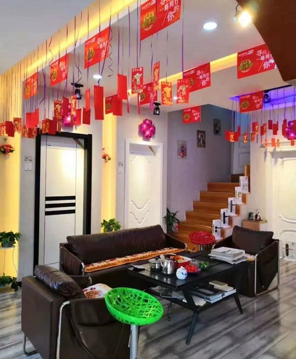 名人堂2|西安網(wǎng)紅小姐姐，和她不為人知的成長經(jīng)歷