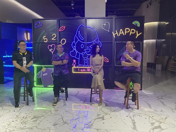潤成創展線上玩樂PLUS之夜帶著青春的氣息，與大家直播會面！