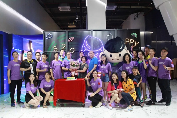 潤成創展線上玩樂PLUS之夜帶著青春的氣息，與大家直播會面！