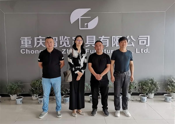 重慶市木門行業協會秘書長走近開州