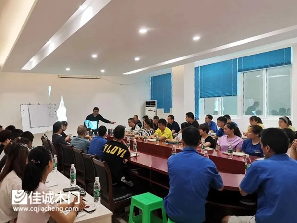 佳誠鈺景木門：員工培訓學習 攜手共話未來