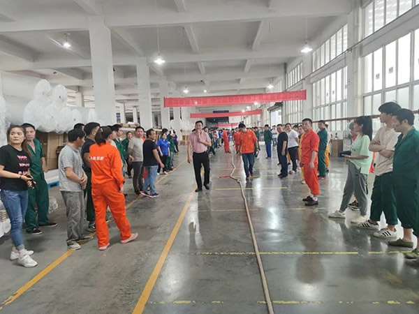 王力玉米木門舉行拔河比賽，促進團隊協(xié)作與凝聚力