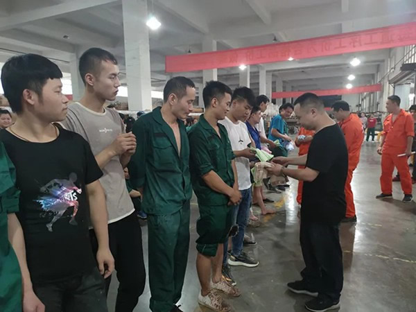 王力玉米木門舉行拔河比賽，促進團隊協(xié)作與凝聚力