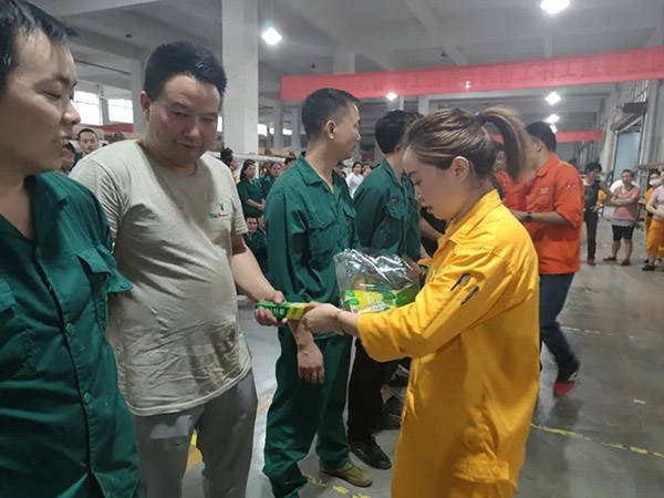 王力玉米木門舉行拔河比賽，促進團隊協(xié)作與凝聚力