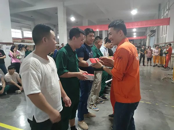 王力玉米木門舉行拔河比賽，促進團隊協(xié)作與凝聚力