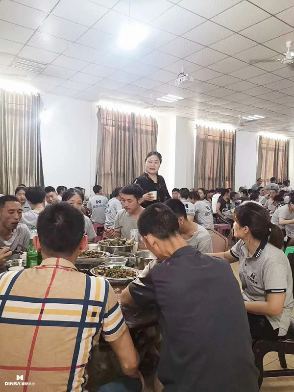 鼎薩木門舉行端午員工聚餐活動，全體員工共度端午佳節！