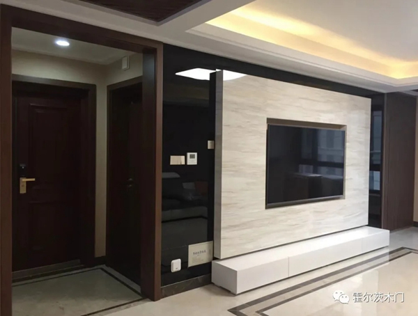 霍爾茨木門：簡單才是真高級，電視背景墻就該這么裝