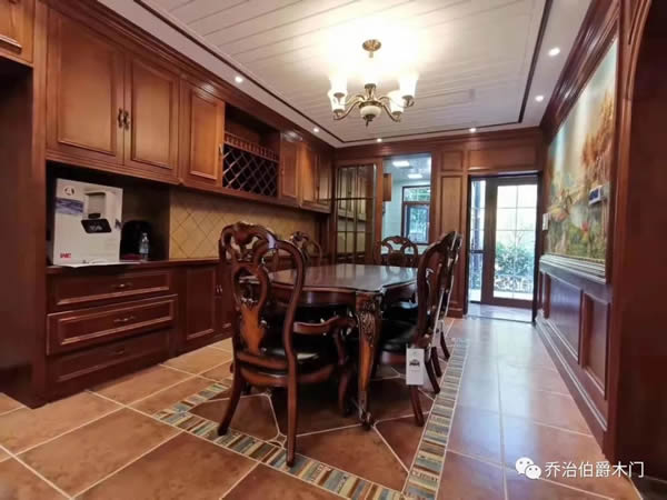 喬治伯爵：進(jìn)口原木護(hù)墻板，是洋房別墅的最愛