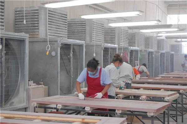 青島一木：實木門為什么這么貴，40多道工序缺一不可！