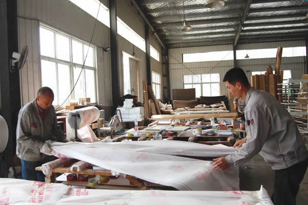 青島一木：實木門為什么這么貴，40多道工序缺一不可！