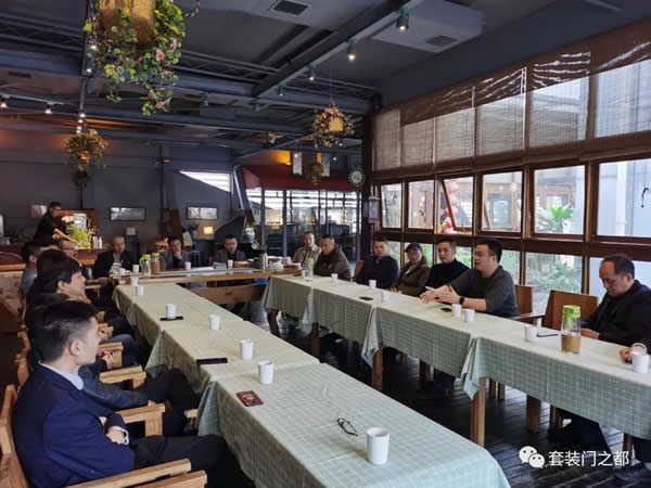 重慶舉行定制家具企業務實座談會