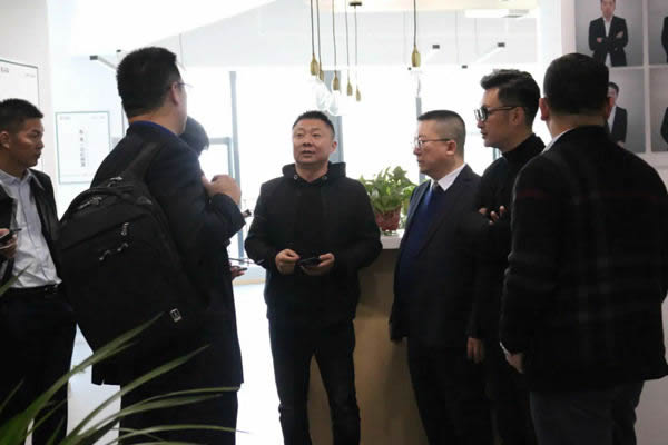 居然全國店總考察團蒞臨廣千總部參觀交流