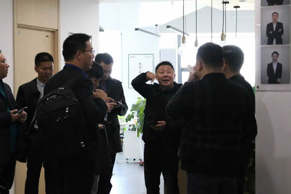 居然全國店總考察團蒞臨廣千總部參觀交流