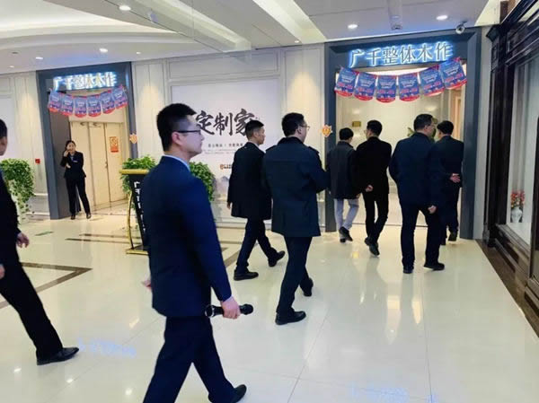 居然全國店總考察團蒞臨廣千總部參觀交流