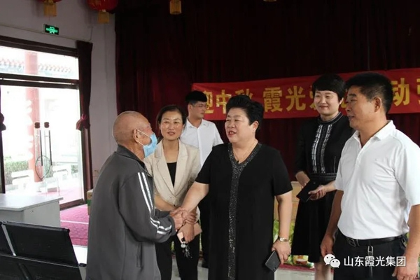 山東霞光集團(tuán)慰問敬老院并舉行捐贈活動