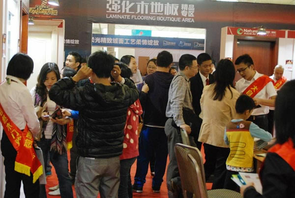 大自然木門順德萬人搶購會火爆開搶