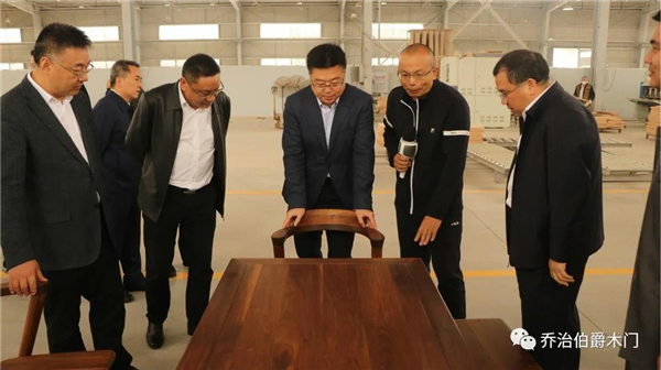 喬治伯爵迎接永川區(qū)區(qū)委滕宏偉書(shū)記一行蒞臨調(diào)研