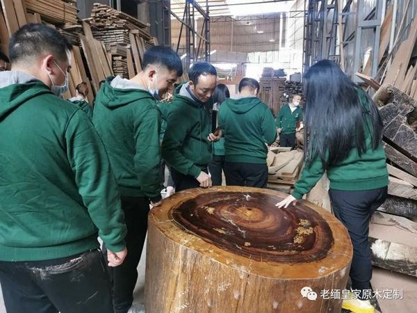 老緬皇家原木定制 | 貴陽以及武漢團隊抵達重慶定制工廠進行參觀學習交流