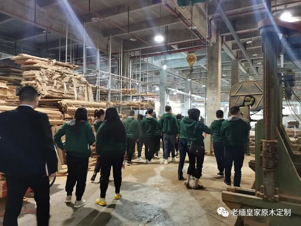 老緬皇家原木定制 | 貴陽以及武漢團隊抵達重慶定制工廠進行參觀學習交流