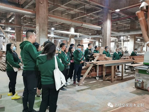 老緬皇家原木定制 | 貴陽以及武漢團隊抵達重慶定制工廠進行參觀學習交流