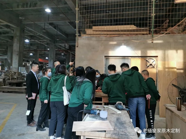 老緬皇家原木定制 | 貴陽以及武漢團隊抵達重慶定制工廠進行參觀學習交流