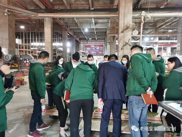 老緬皇家原木定制 | 貴陽以及武漢團隊抵達重慶定制工廠進行參觀學習交流