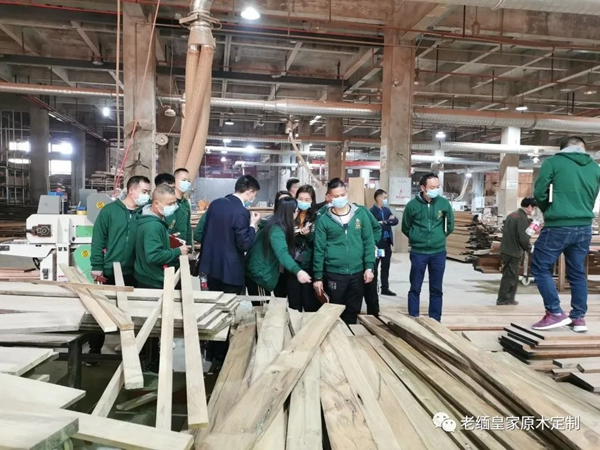 老緬皇家原木定制 | 貴陽以及武漢團隊抵達重慶定制工廠進行參觀學習交流