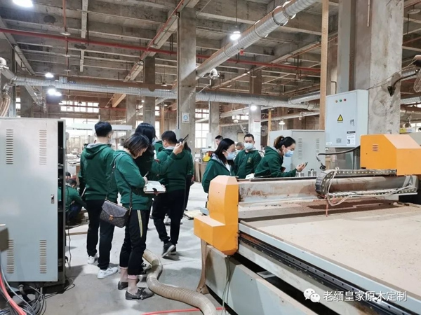 老緬皇家原木定制 | 貴陽以及武漢團隊抵達重慶定制工廠進行參觀學習交流