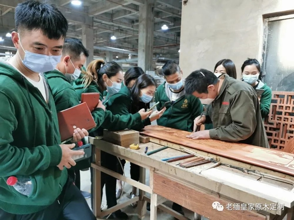 老緬皇家原木定制 | 貴陽以及武漢團隊抵達重慶定制工廠進行參觀學習交流