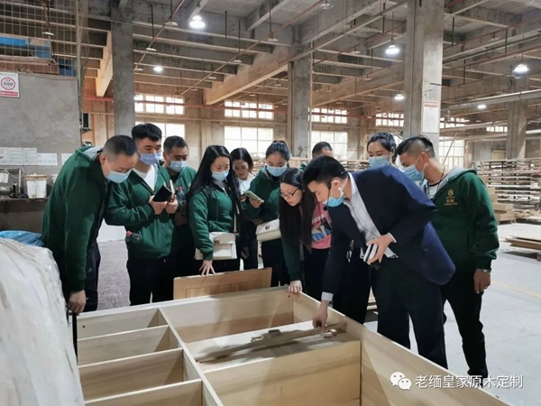 老緬皇家原木定制 | 貴陽以及武漢團隊抵達重慶定制工廠進行參觀學習交流