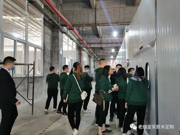 老緬皇家原木定制 | 貴陽以及武漢團隊抵達重慶定制工廠進行參觀學習交流