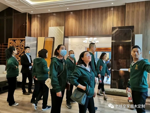 老緬皇家原木定制 | 貴陽以及武漢團隊抵達重慶定制工廠進行參觀學習交流