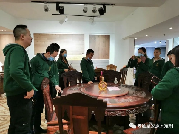 老緬皇家原木定制 | 貴陽以及武漢團隊抵達重慶定制工廠進行參觀學習交流