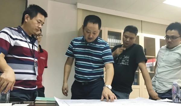 迪峰機械這款設備使得木門噴涂效率提高4倍！