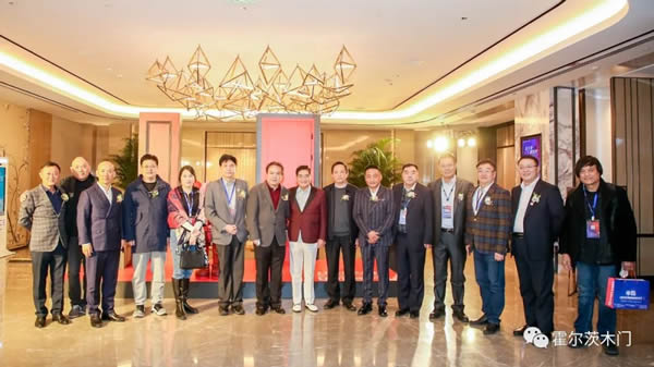 突破空間局限，呈現雙面美學，霍爾茨雙面雙色T型門成CBDA人氣爆款 