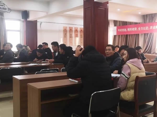 鑫迪木門舉行《工作中掌控習慣》主題培訓