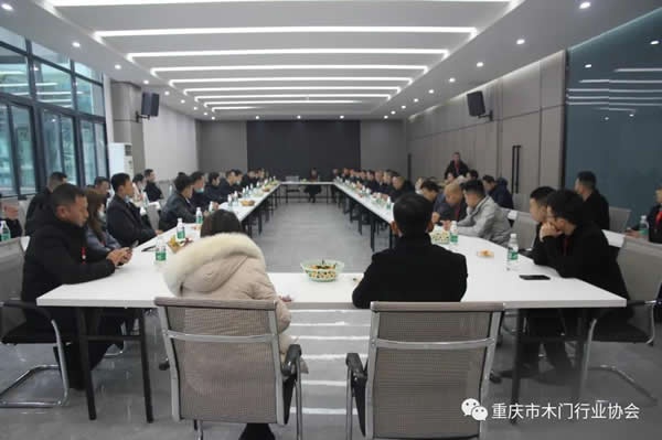 重慶開州、貴州赤水組團考察重慶木門及定制企業